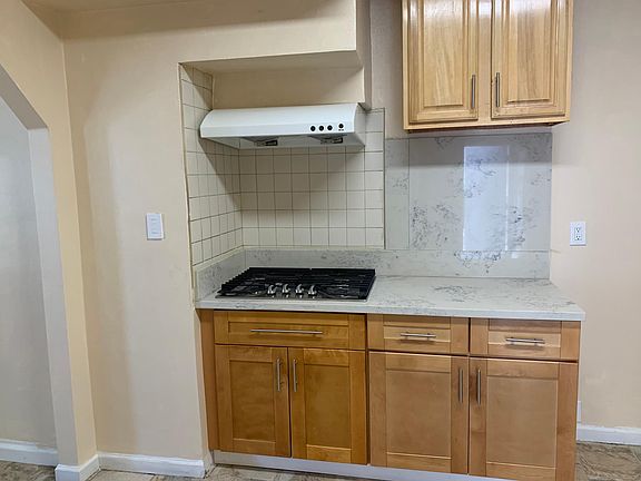 4th image of 1007 N Hicks Ave