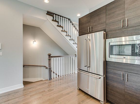 3rd image of 2900 W Lyndale St #Penthouse
