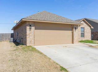 825 SE 8th St, Moore, OK 73160