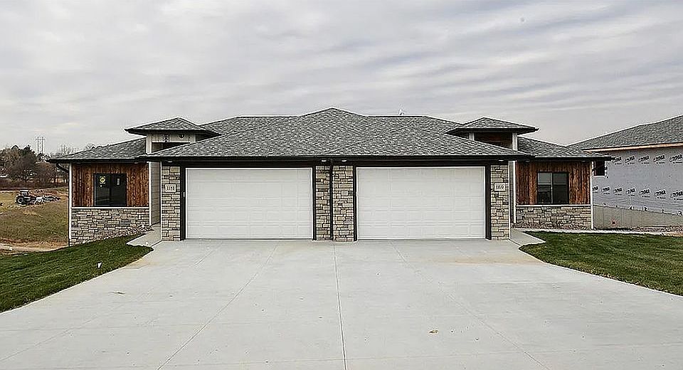 1st image of 1079 Sand Hill Rd