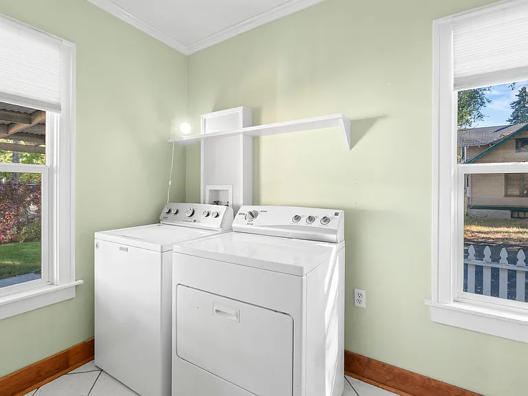 206 W Waverly Pl — Photo 40