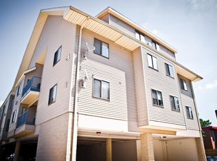 203 S 4th St #101, Champaign, IL 61820