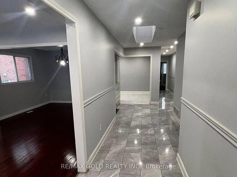 43 Moore St — Photo 2