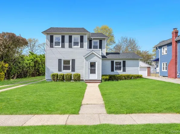 577 Lowell Street, Westbury, NY 11590