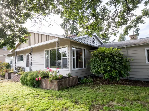 10445 NE Davis St, Portland, OR 97220