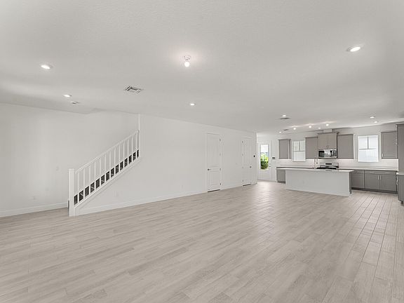 3rd image of 11000 SW Pioneer Parkway