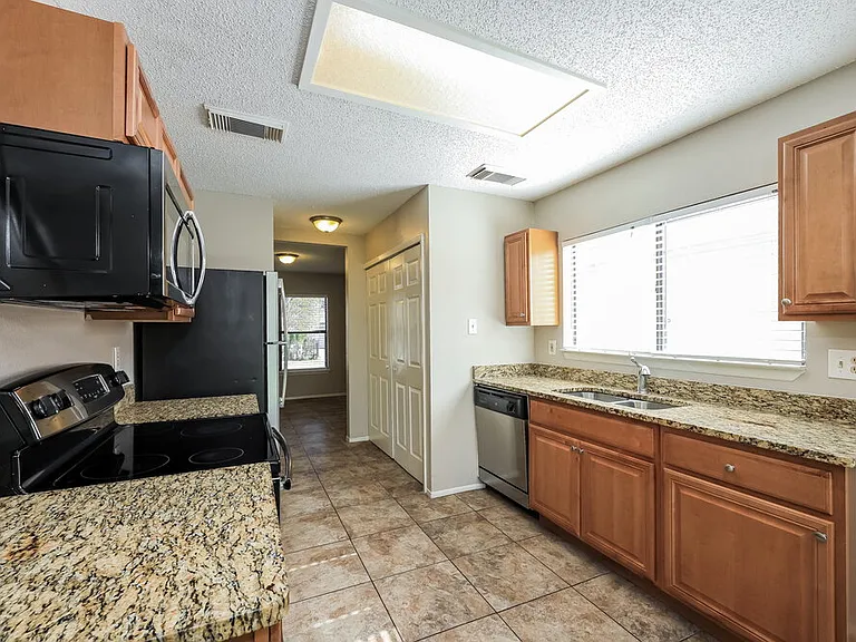 3191 Beacon Fld — Photo 9