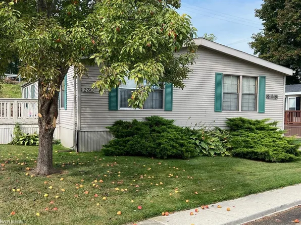 230 Shoreline Dr E, Pt Sanilac, MI 48469