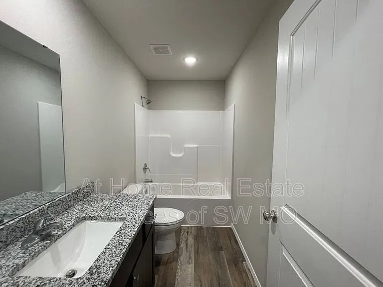 1905 S 15th Ave — Photo 10