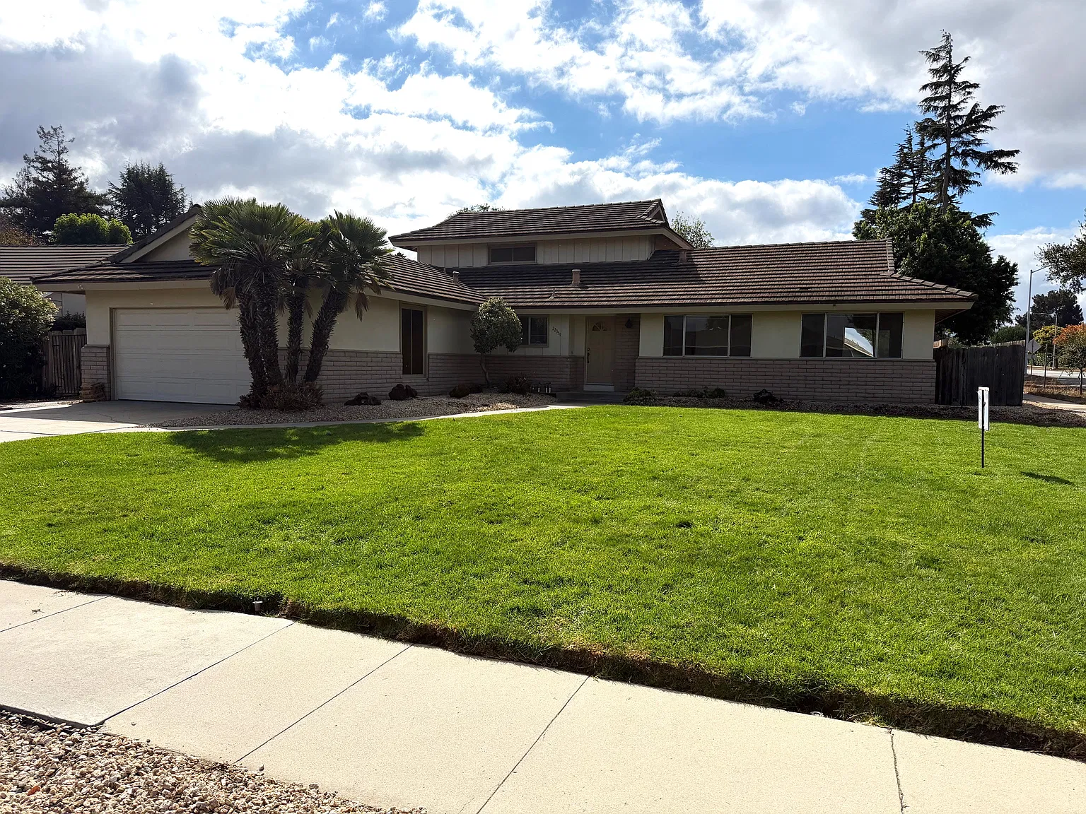 4 bed, 2046 sqft, $5,000 — Photo 1
