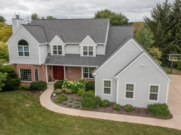 422 Overland TRAIL, Grafton, WI 53024