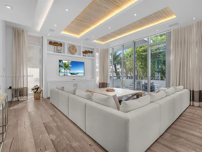 9501 Collins Ave #1 — Photo 16