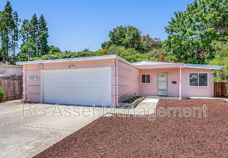 1588 Ridgecrest Rd — Photo 1