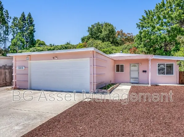 1588 Ridgecrest Rd, Pinole, CA 94564
