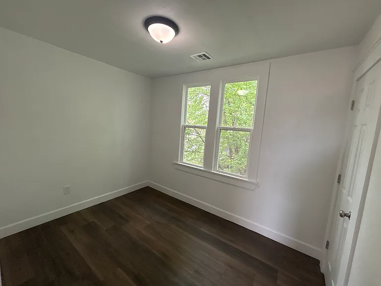 109 E St NW — Photo 8