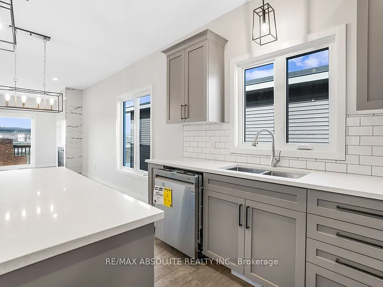 399 Sterling Ave — Photo 10