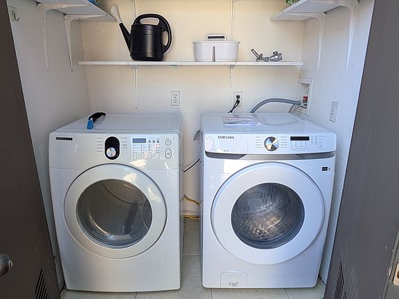 2nd image of 2534 W Macarthur Blvd Unit L