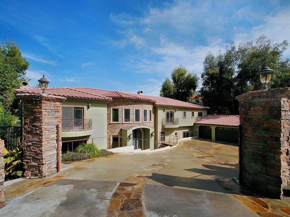 1st image of 4770 Brewster Dr