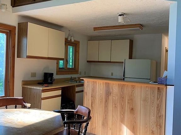 4th image of 425 White Sulphur Ln