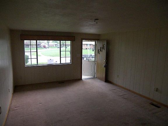 4th image of 330 Lawson Ave