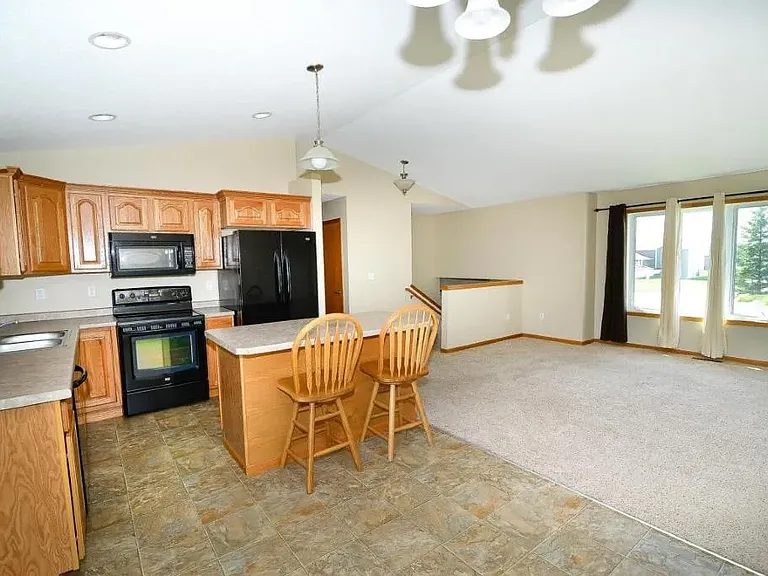 4740 Pines Cir — Photo 13