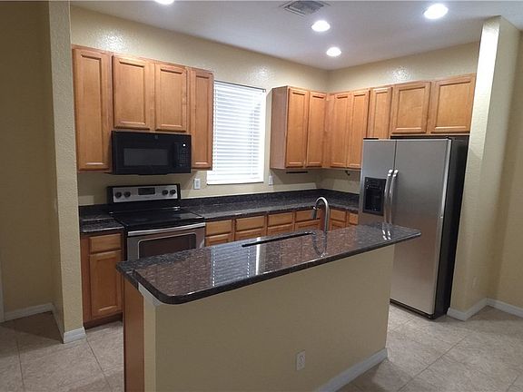 5th image of 391 Shadow Lakes Dr