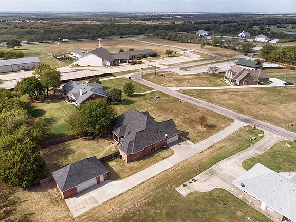 3rd image of 103 Broken Bow Dr
