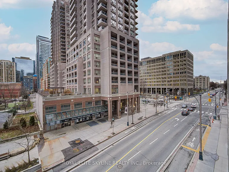 955 Bay St #310 — Photo 33