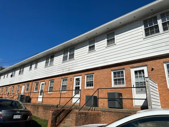 2 bed, 1.0 bath, 900 sqft, $1,500, 898 Hendrick St #2, Culpeper, VA 22701