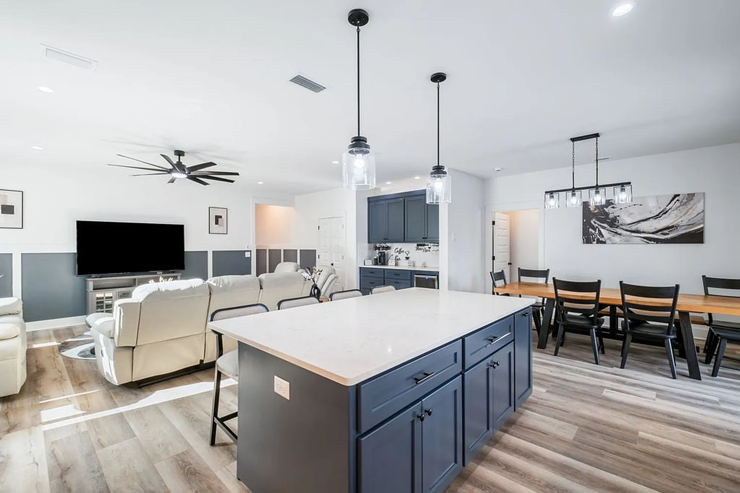 4 bed, 4.0 bath, 1732 sqft, $3,671 — Photo 2