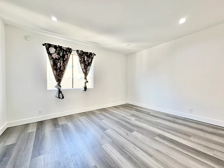 8524 Cashio St #2 — Photo 12