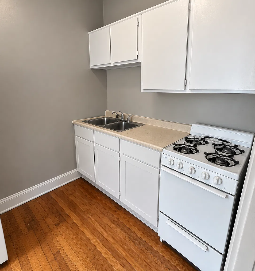 2240 Norwood Ave — Photo 2