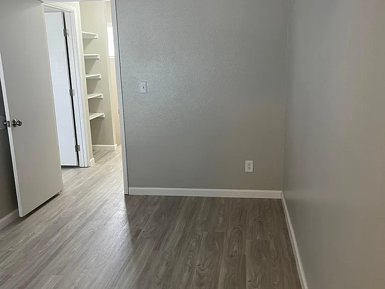 817 Tracey St — Photo 13
