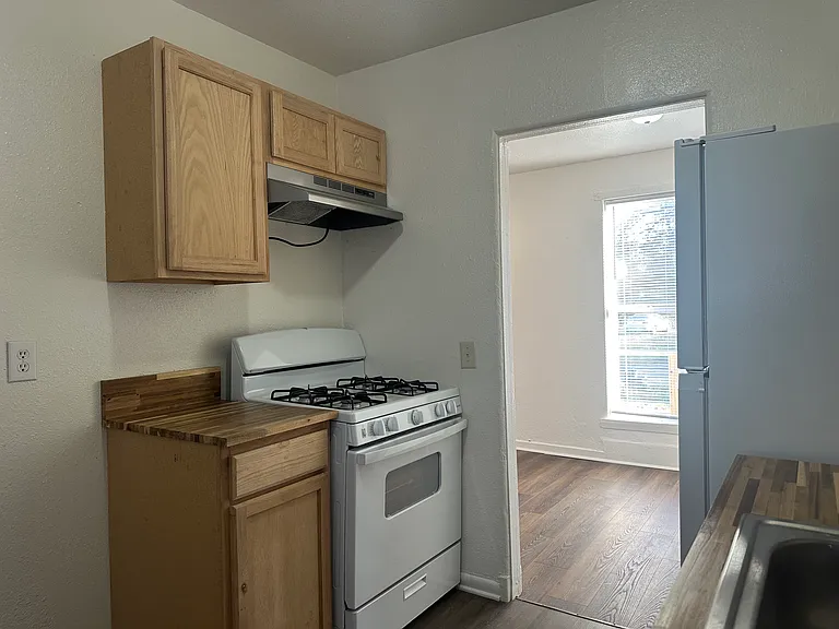 1219 Estelle St — Photo 8