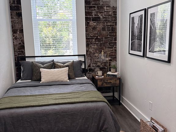 3rd image of 404 S Newport Ave #7