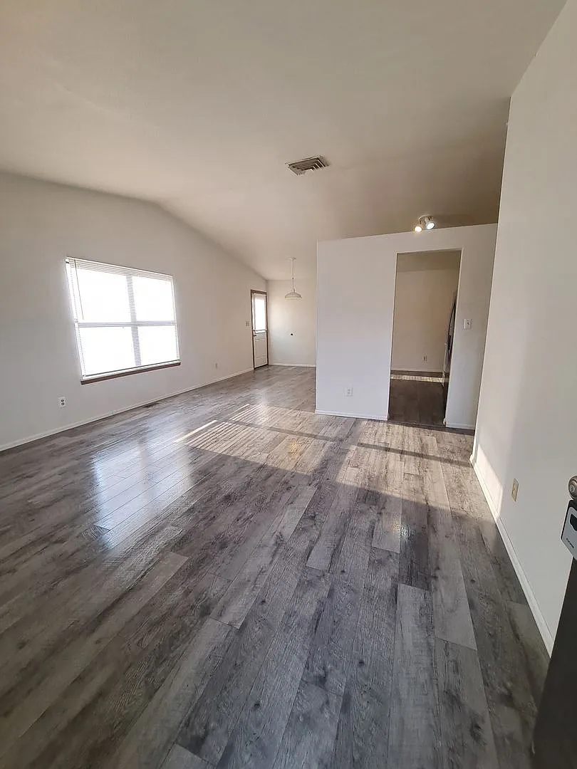 3 bed, 1064 sqft, $1,450 — Photo 3