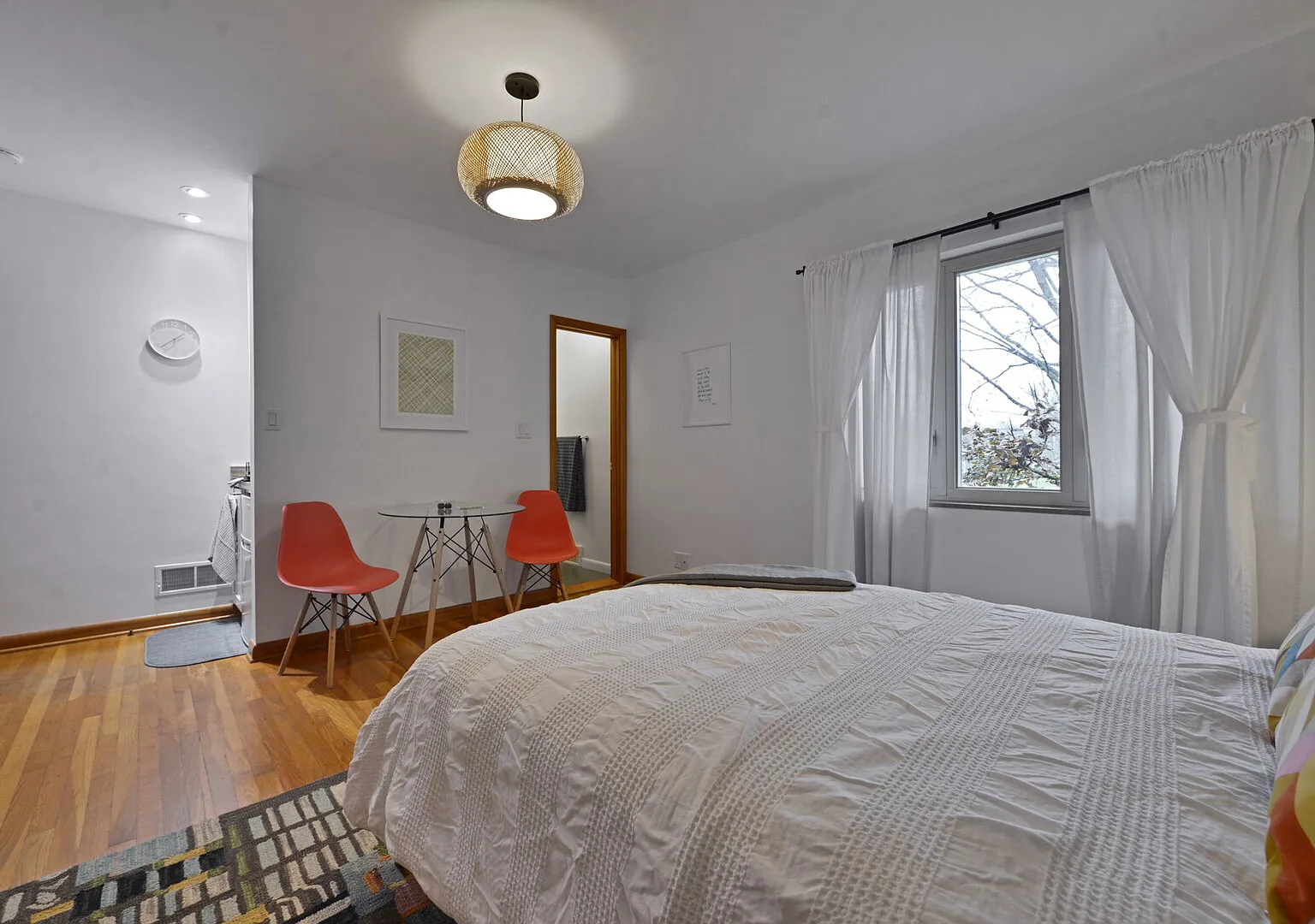 Near OSU, Hospitals & Downtown | Private Studio with Private Entrance — Photo 4