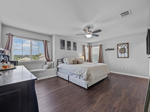 4th image of 230 Eagle Brook Ln