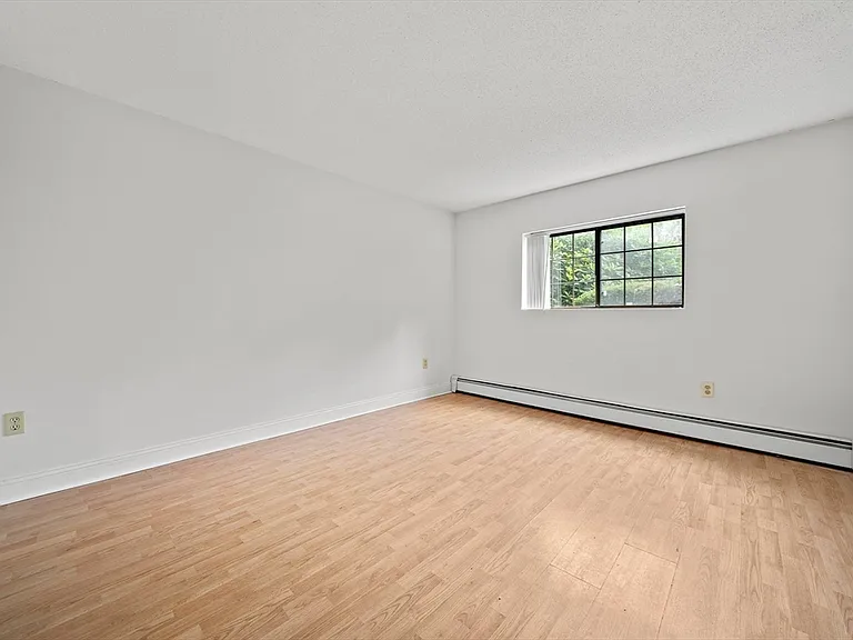 1810 Skyline Dr — Photo 10