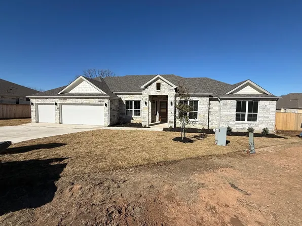 406 Hogans Place, Meadowlakes, TX 78654