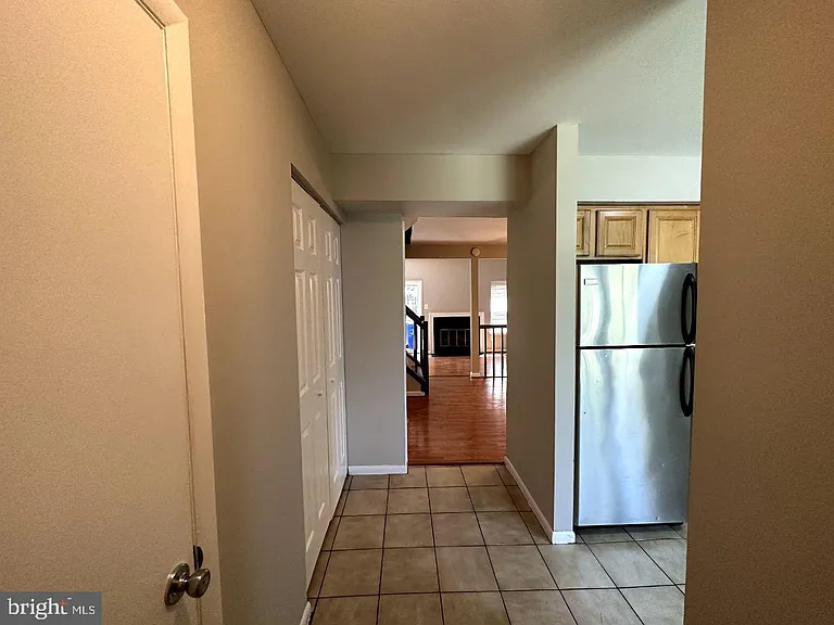 8121 Fenwick Ct — Photo 3