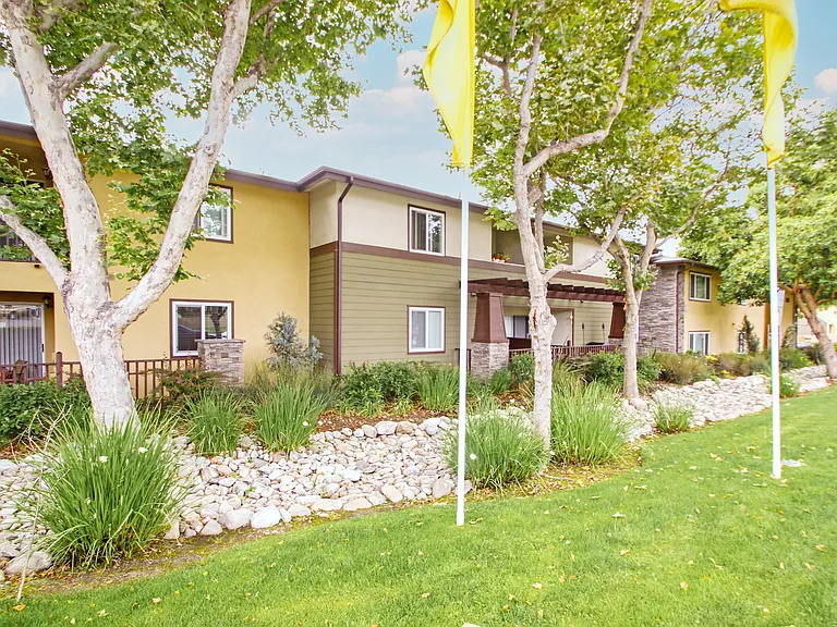 Dakota Creek Apartments — Photo 12