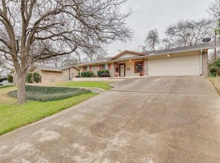 1921 Rock Creek Dr, Grand Prairie, TX 75050
