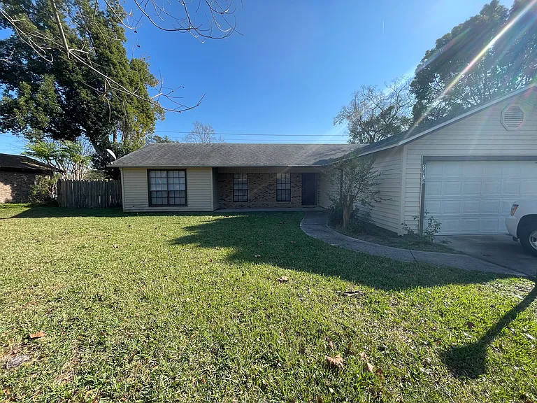 2679 Aberdeen Ct — Photo 1