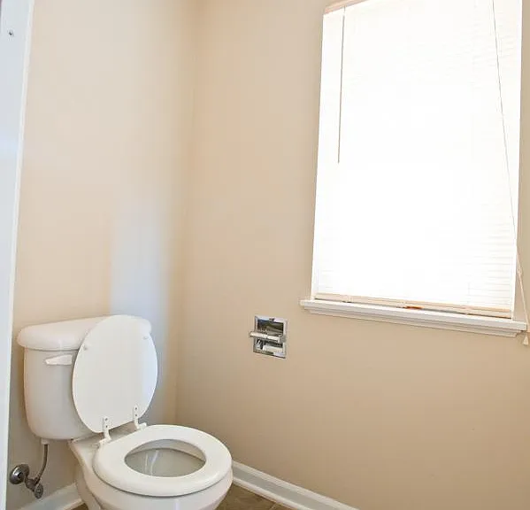 3255 N Oakland Ave #UPPER — Photo 8