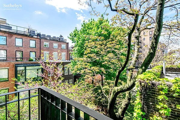 Sold by Sotheby's International Realty | media 3