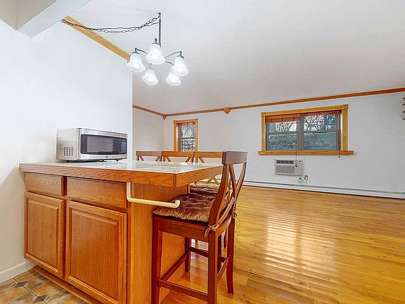 5th image of 18 Bay Ter APT 1B