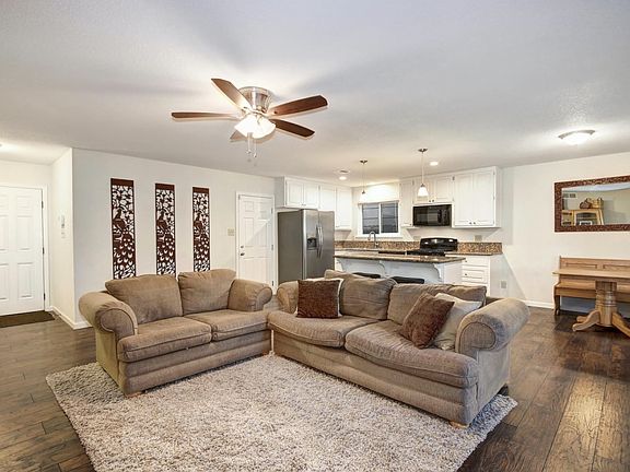 4th image of 3830 Bainbridge Dr