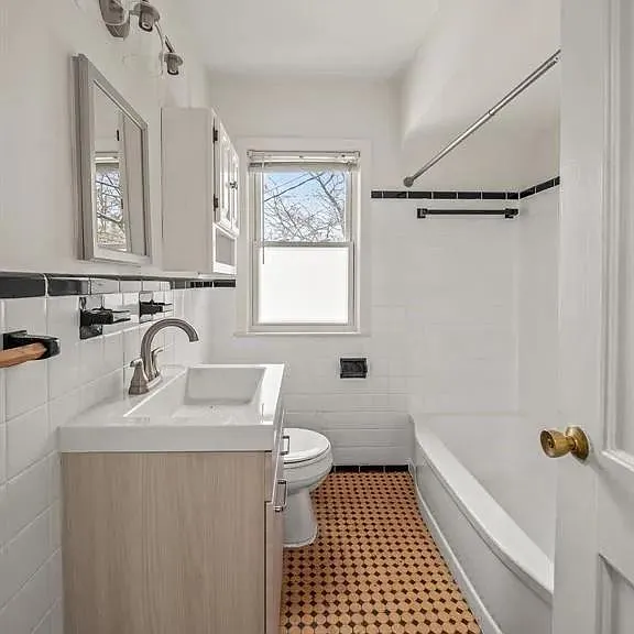 3350 Prairie Ave — Photo 2