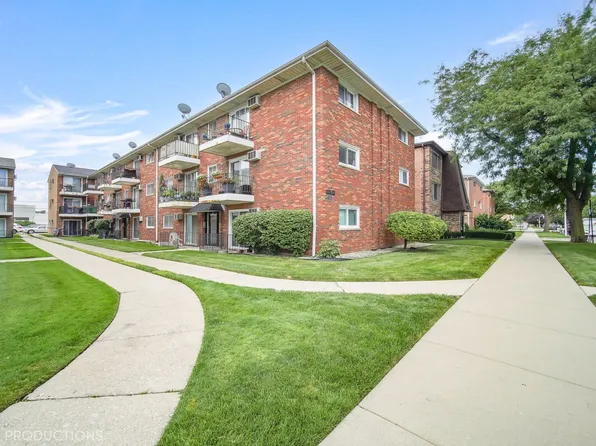 6139 W 64th Pl APT 303, Chicago, IL 60638